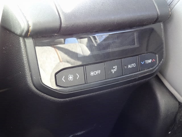 Thumbnail: 2023 Toyota Highlander - 20