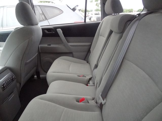 Thumbnail: 2013 Toyota Highlander - 8