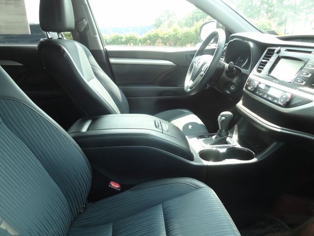 Thumbnail: 2015 Toyota Highlander - 10