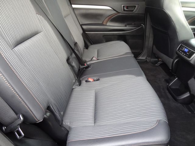 Thumbnail: 2015 Toyota Highlander - 20