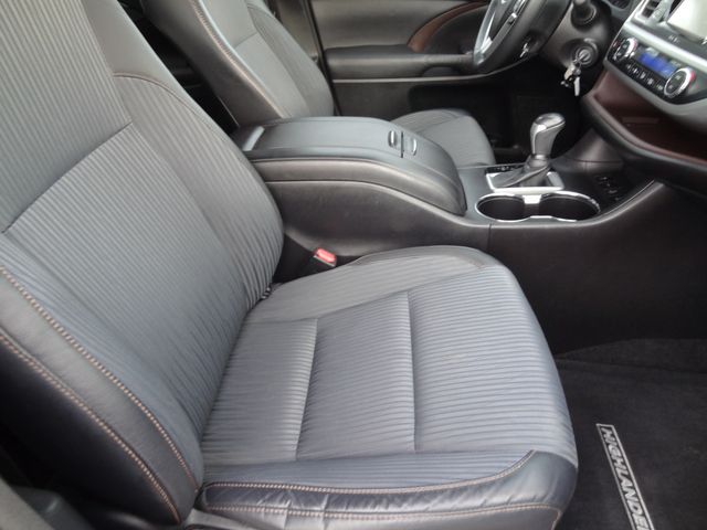 Thumbnail: 2015 Toyota Highlander - 10