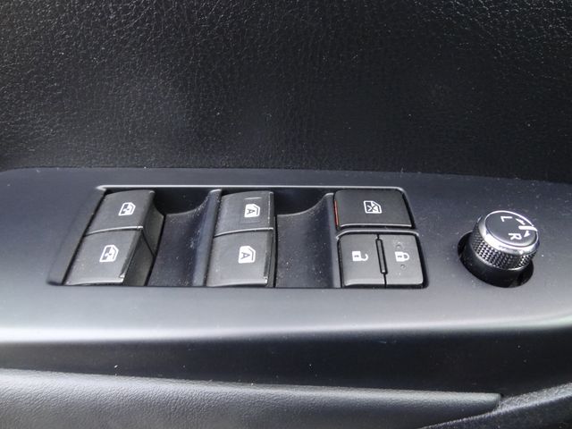 Thumbnail: 2015 Toyota Highlander - 22