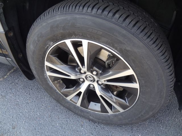 Thumbnail: 2019 Toyota Highlander - 17