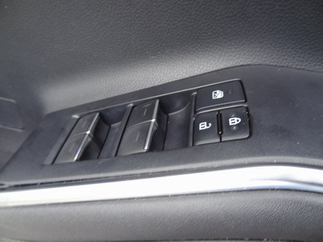 Thumbnail: 2020 Toyota Highlander - 29