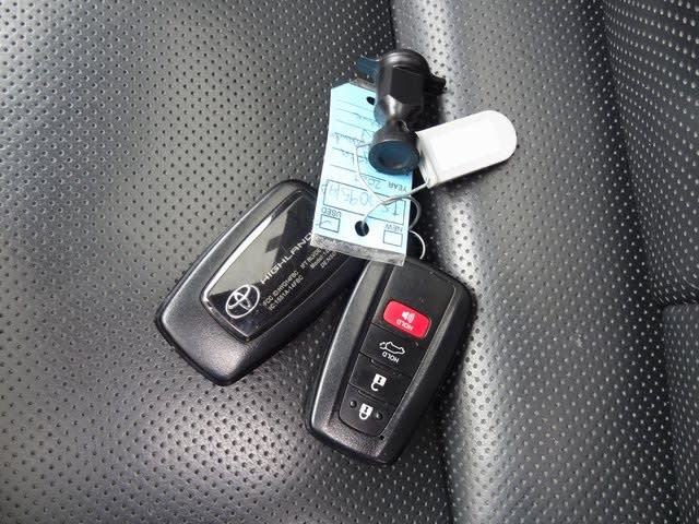 Thumbnail: 2020 Toyota Highlander - 15