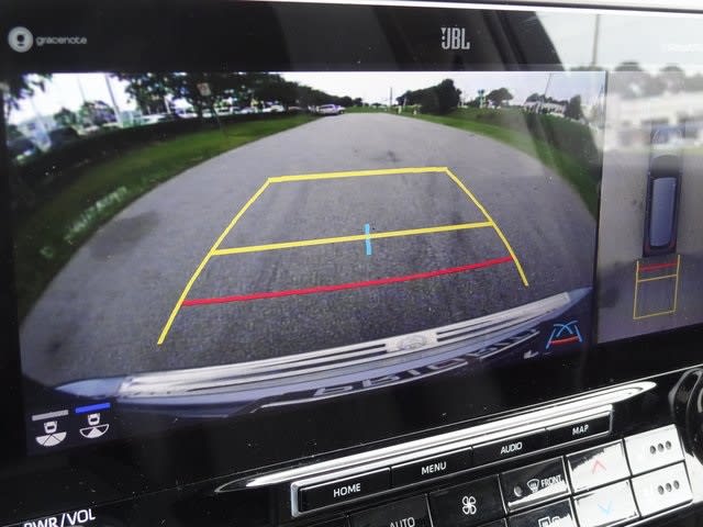 Thumbnail: 2020 Toyota Highlander - 37