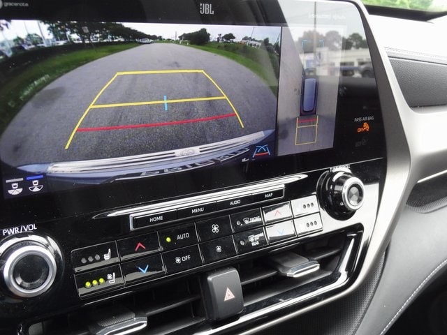 Thumbnail: 2020 Toyota Highlander - 43