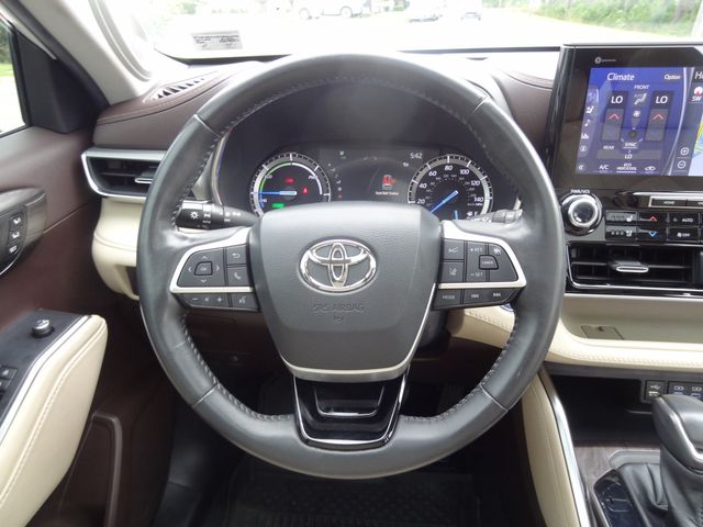 Thumbnail: 2022 Toyota Highlander - 8