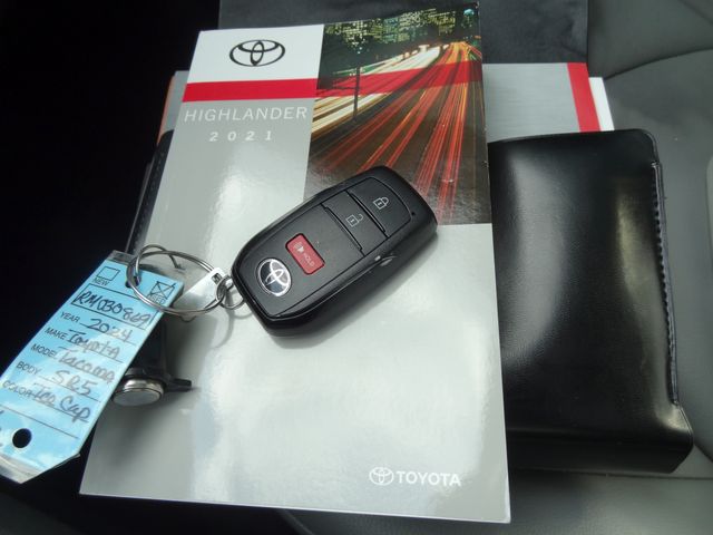 Thumbnail: 2021 Toyota Highlander - 17