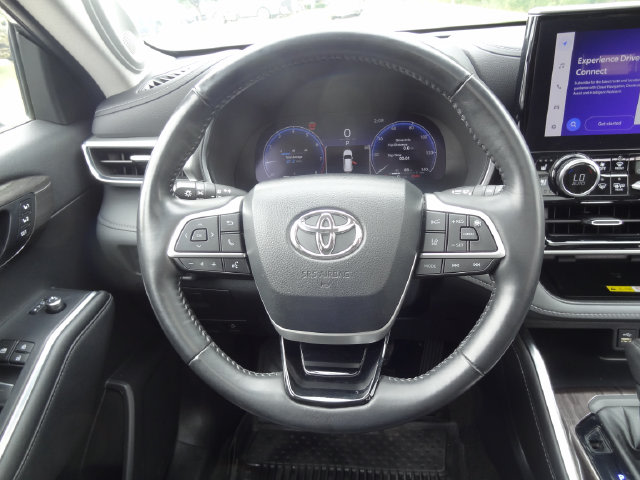 Thumbnail: 2023 Toyota Highlander - 8
