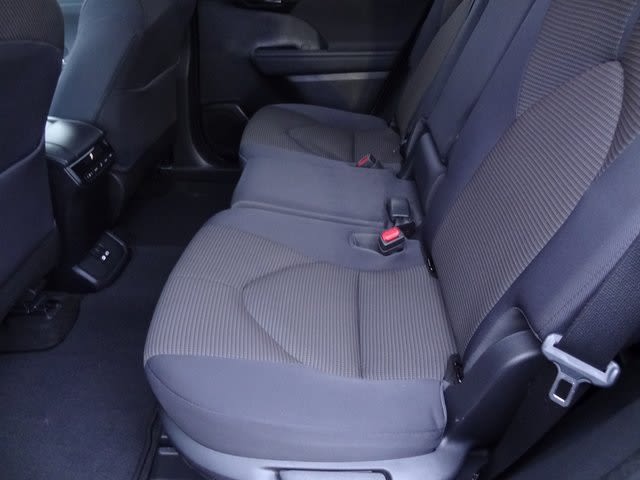 Thumbnail: 2023 Toyota Highlander - 12