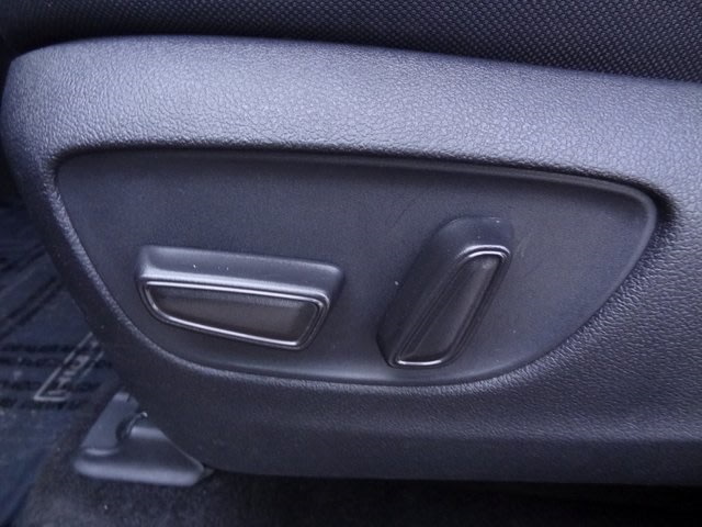 Thumbnail: 2023 Toyota Highlander - 18