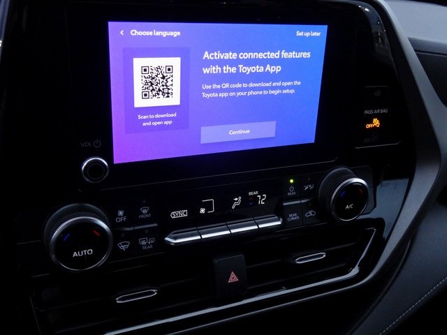 Thumbnail: 2023 Toyota Highlander - 30