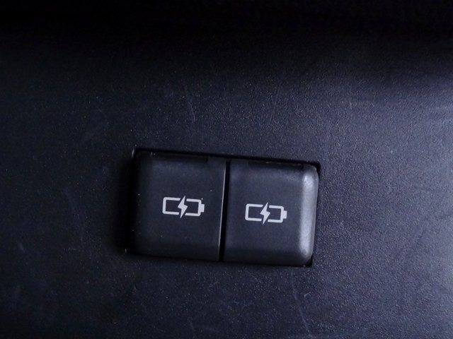 Thumbnail: 2023 Toyota Highlander - 23