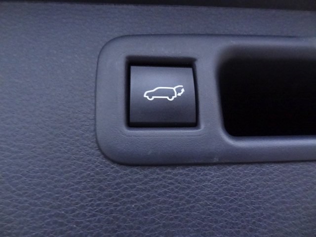 Thumbnail: 2023 Toyota Highlander - 20