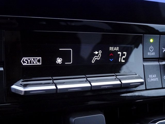 Thumbnail: 2023 Toyota Highlander - 31