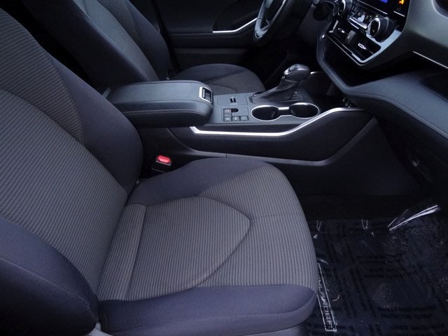 Thumbnail: 2023 Toyota Highlander - 11