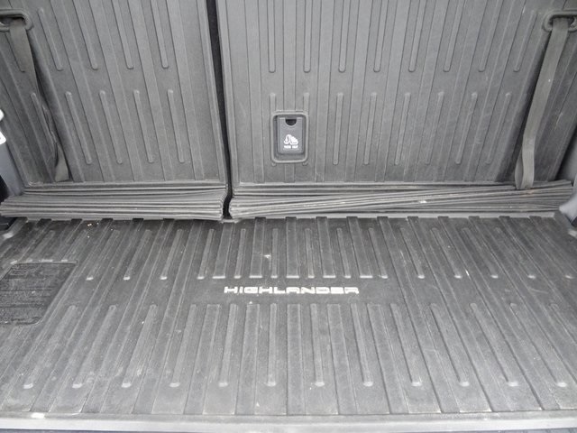 Thumbnail: 2023 Toyota Highlander - 14