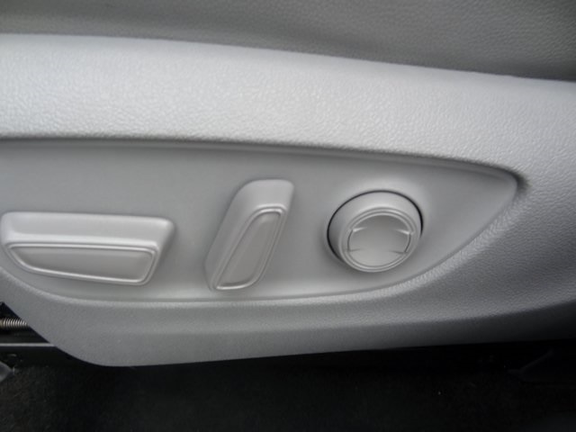 Thumbnail: 2023 Toyota Highlander - 18