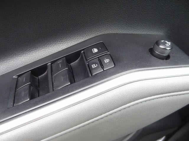 Thumbnail: 2023 Toyota Highlander - 23