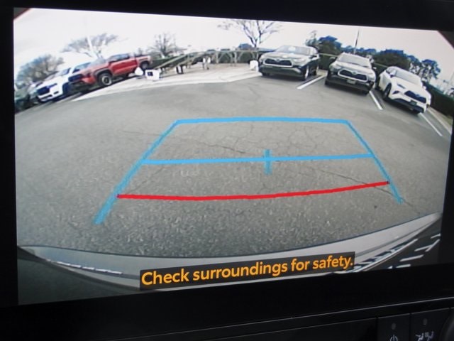 Thumbnail: 2023 Toyota Highlander - 32