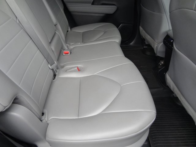 Thumbnail: 2023 Toyota Highlander - 20