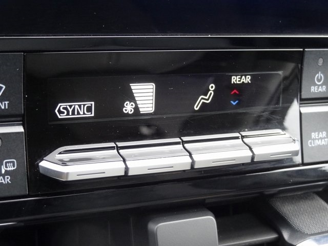 Thumbnail: 2023 Toyota Highlander - 33