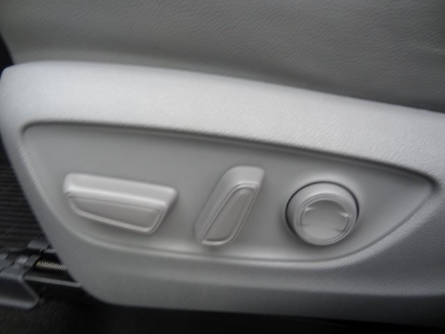 Thumbnail: 2023 Toyota Highlander - 22