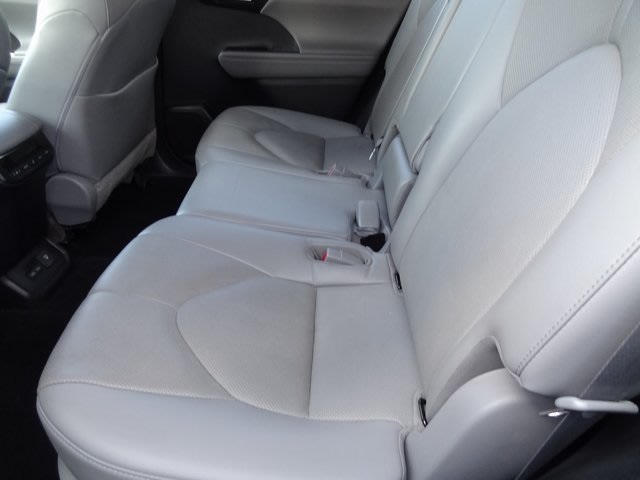 2023 Toyota Highlander Limited 8