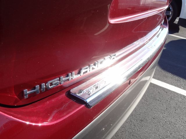 Thumbnail: 2023 Toyota Highlander - 13