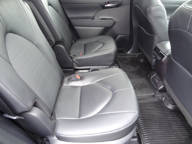 Thumbnail: 2026 Toyota Highlander - 23