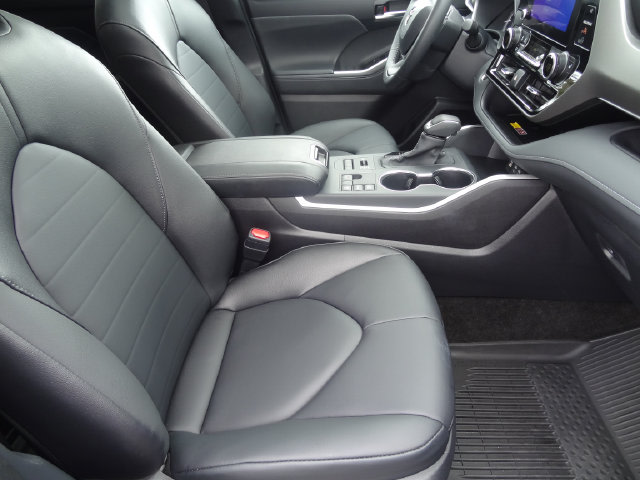 Thumbnail: 2026 Toyota Highlander - 11
