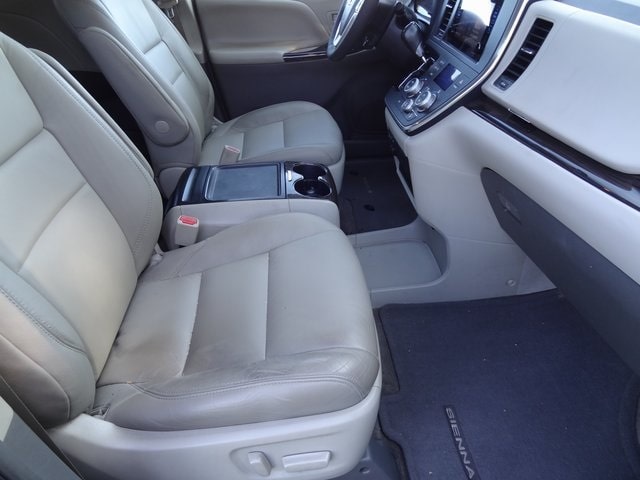 Thumbnail: 2016 Toyota Sienna - 23