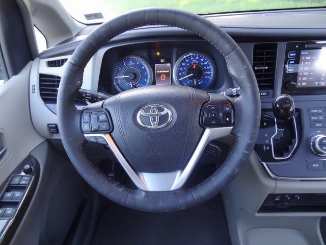 Thumbnail: 2016 Toyota Sienna - 6