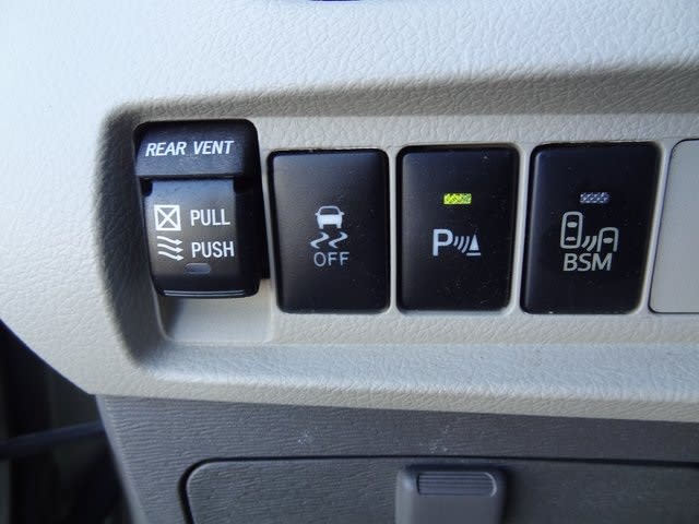 Thumbnail: 2016 Toyota Sienna - 25