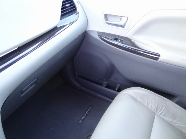 Thumbnail: 2016 Toyota Sienna - 37