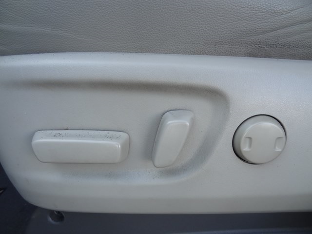 Thumbnail: 2016 Toyota Sienna - 18
