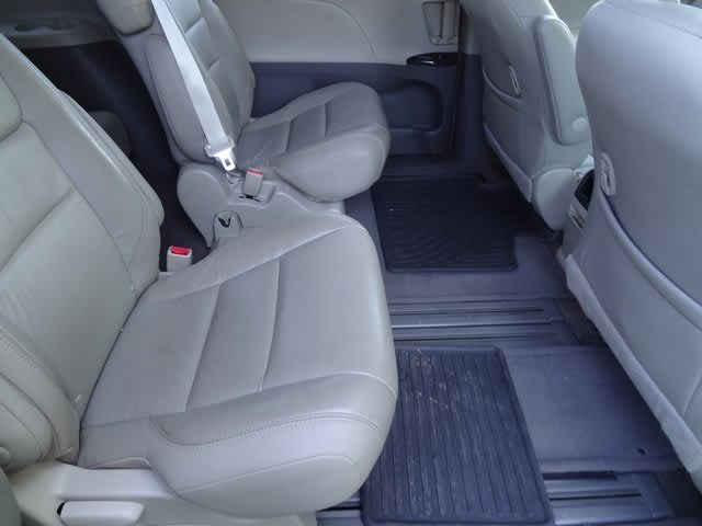 Thumbnail: 2016 Toyota Sienna - 22