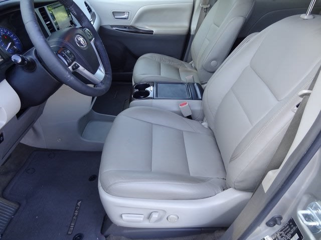 Thumbnail: 2016 Toyota Sienna - 7