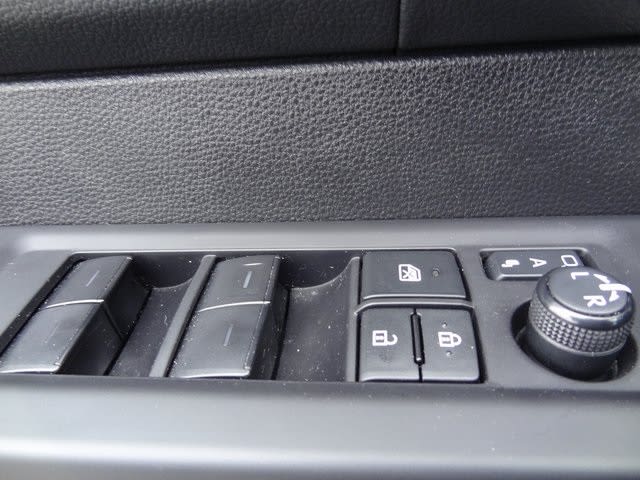 Thumbnail: 2023 Toyota Sequoia - 25