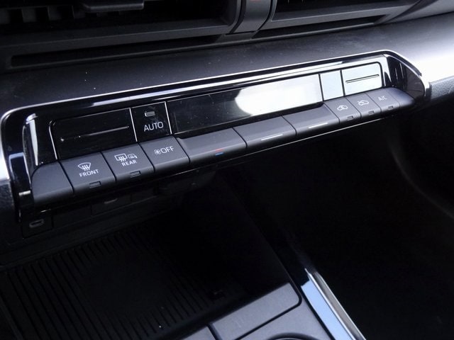 Thumbnail: 2024 Toyota Prius - 18