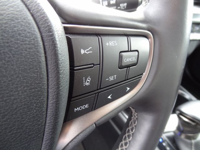 Thumbnail: 2021 Lexus UX - 25