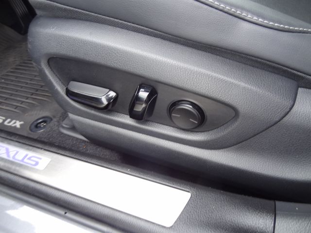 Thumbnail: 2021 Lexus UX - 19