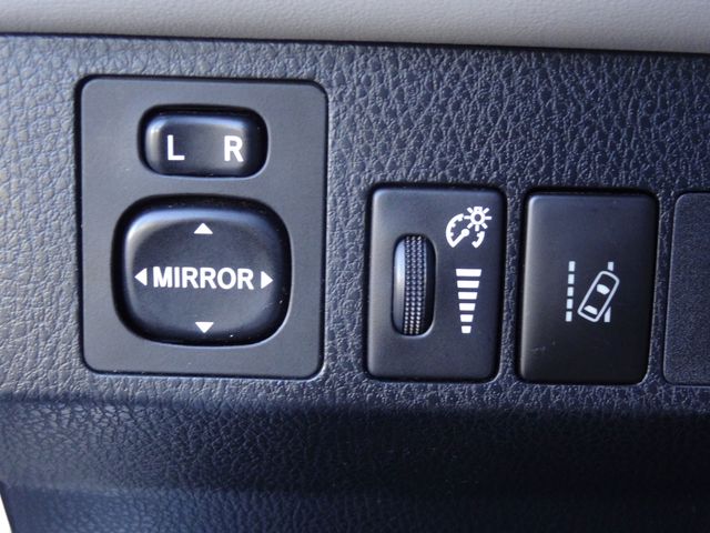 Thumbnail: 2018 Toyota RAV4 - 26