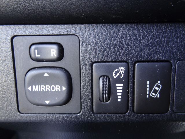 Thumbnail: 2018 Toyota RAV4 - 22