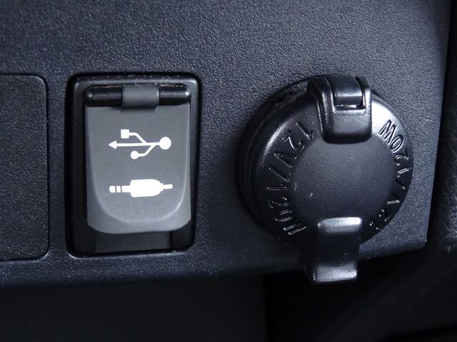 Thumbnail: 2018 Toyota RAV4 - 32
