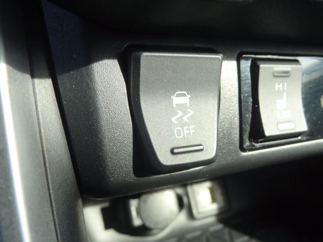Thumbnail: 2023 Toyota RAV4 - 21