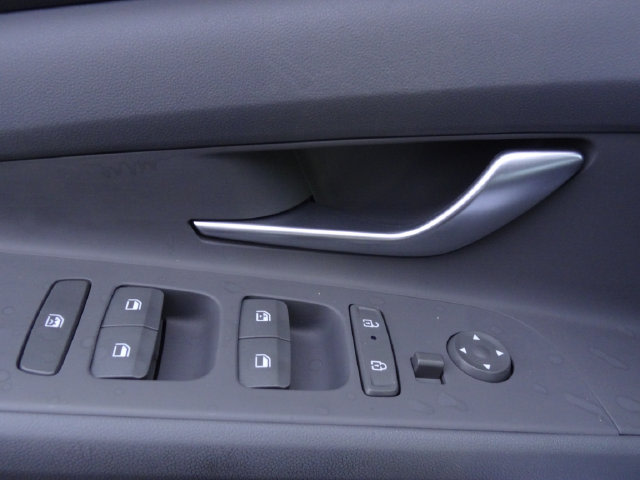 Thumbnail: 2024 Hyundai Elantra - 18