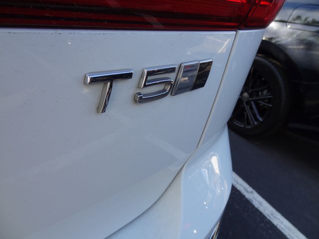 Thumbnail: 2019 Volvo XC60 - 5