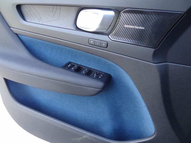 Thumbnail: 2023 Volvo C40 - 25